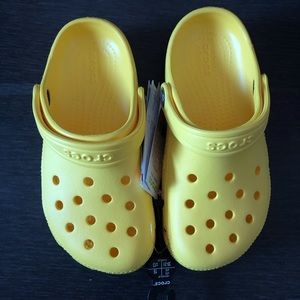 NWT Croc’s Kids Classic Clog, Size C13 in Lemon